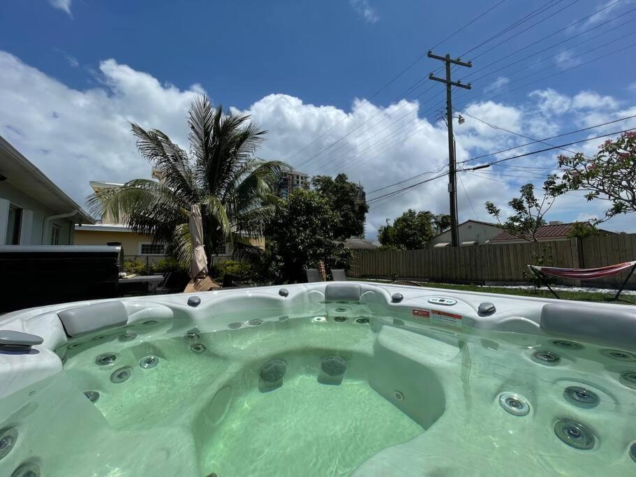 Hot Tub, Tiki Bar, Outdoor Shower, Near Intercoastal Waterway! 웨스트 팜 비치 외부 사진