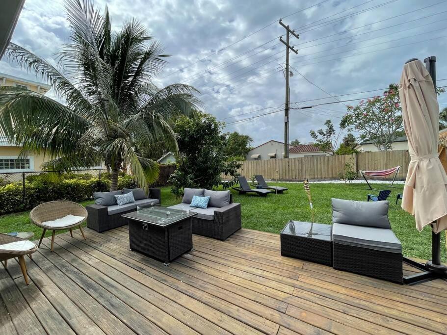 Hot Tub, Tiki Bar, Outdoor Shower, Near Intercoastal Waterway! 웨스트 팜 비치 외부 사진